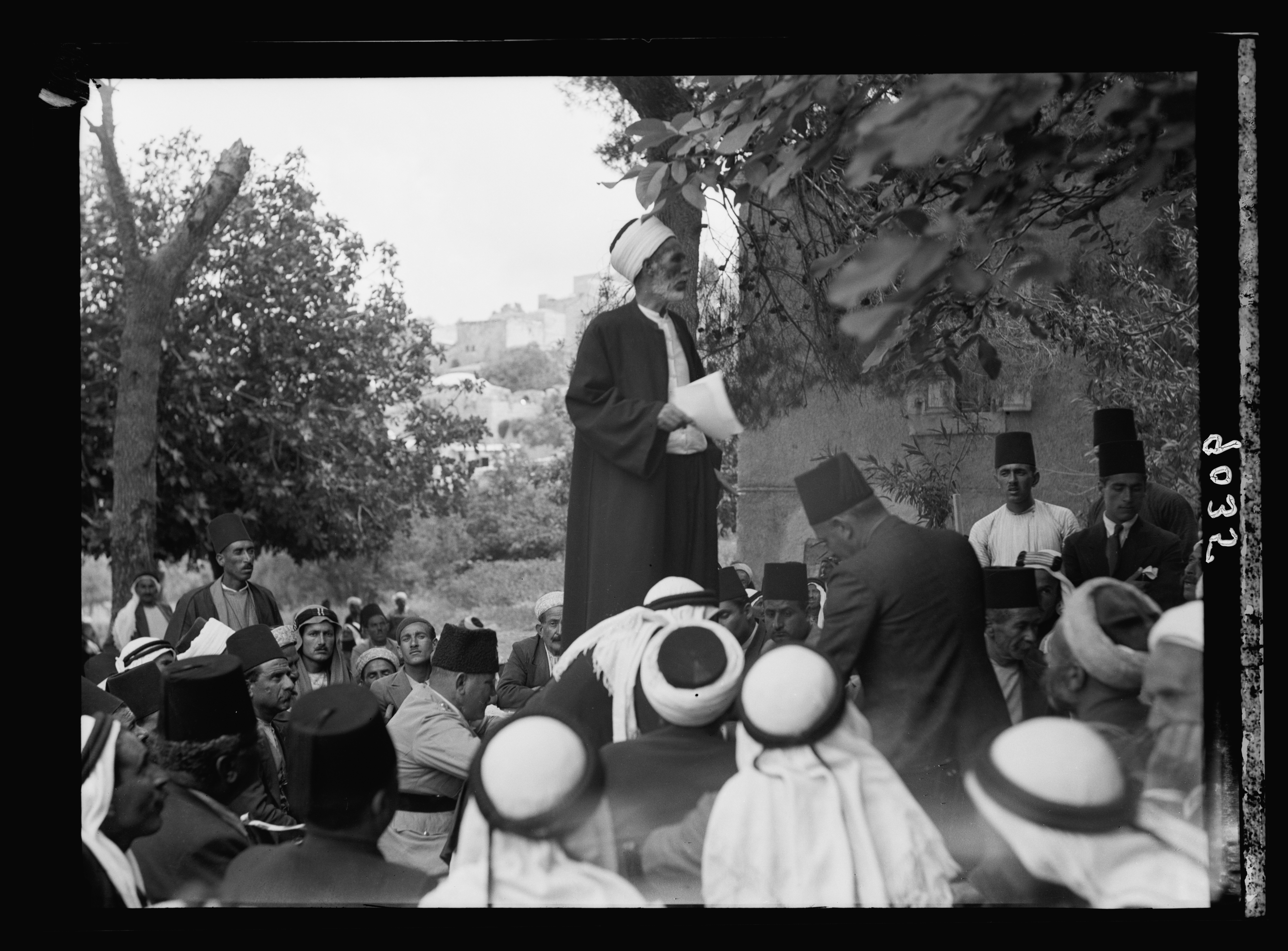 Sheikh addresses a gathering of Palestinian-Arab men during the revolt of 1936-1939